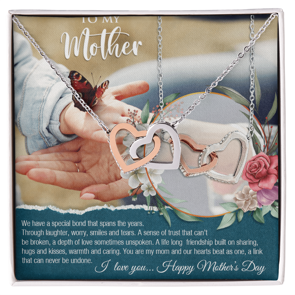 Forever Connected: Interlocking Heart Necklace with a Heartfelt Message for Mom