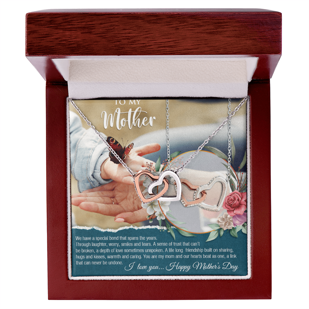 Forever Connected: Interlocking Heart Necklace with a Heartfelt Message for Mom