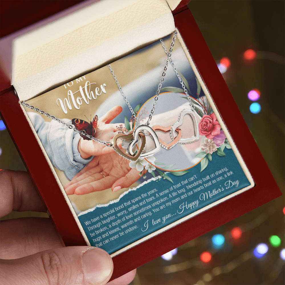 Forever Connected: Interlocking Heart Necklace with a Heartfelt Message for Mom