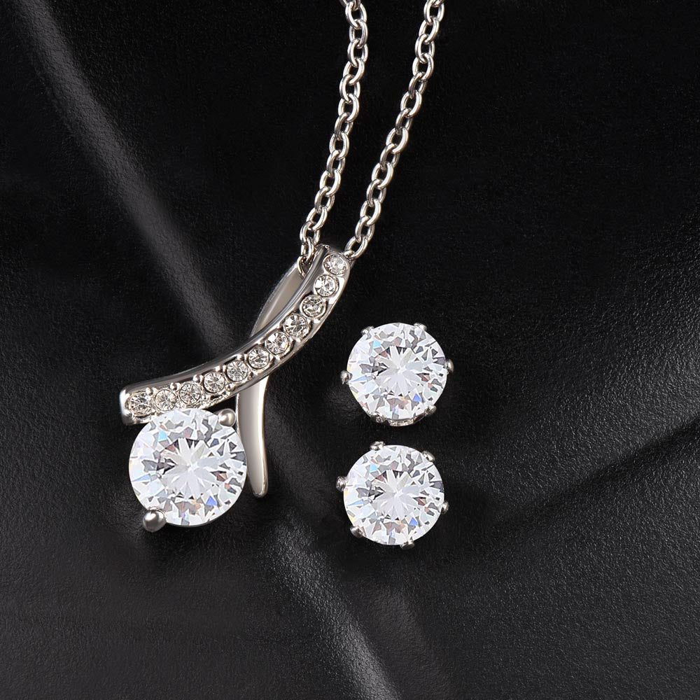 Cherished Moments: Necklace Gift with Heartwarming Message for Mom - Giulia's Jems