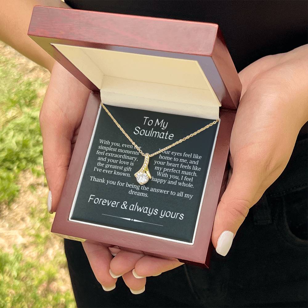 Glimmering Elegance: The Radiant Necklace - Giulia's Jems