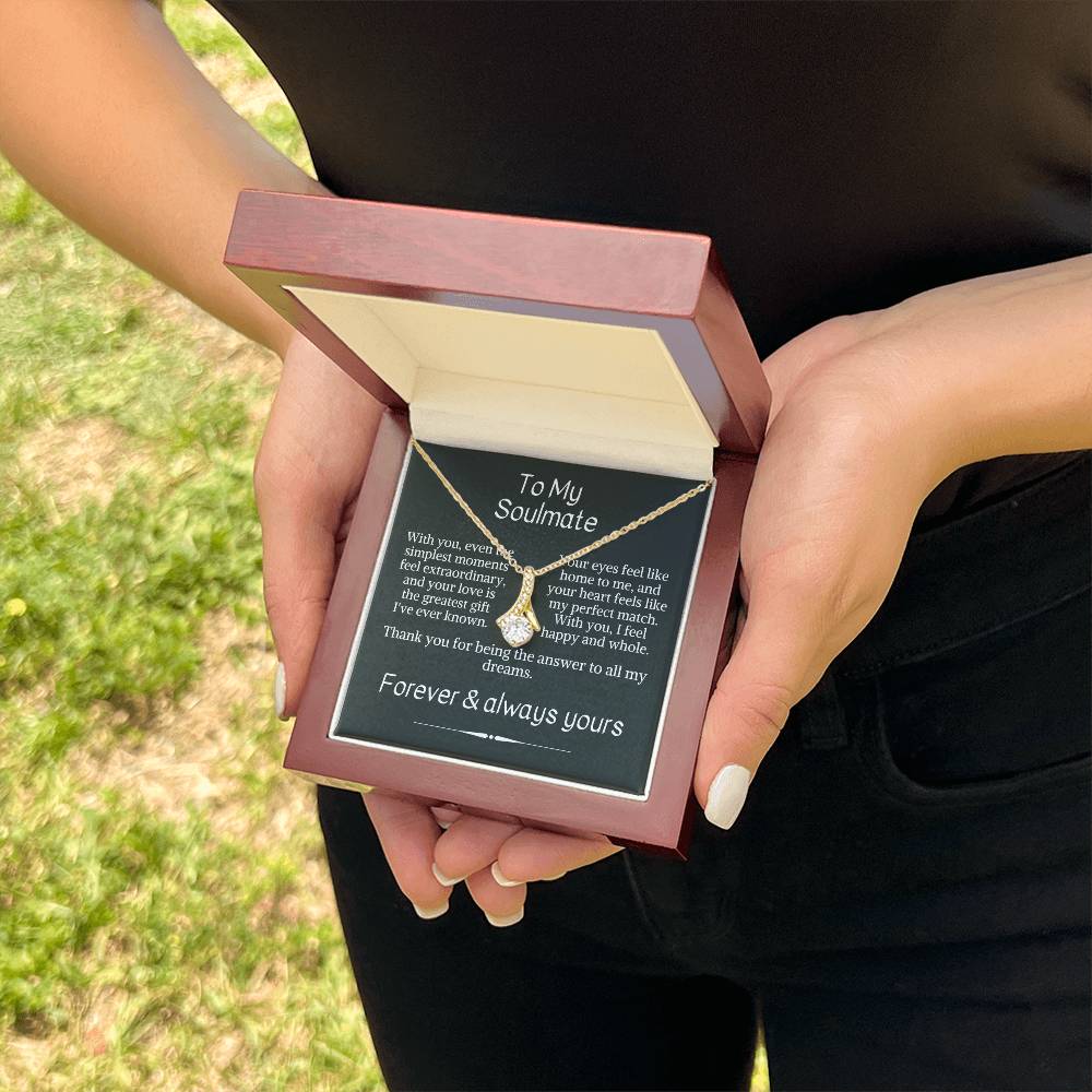 Glimmering Elegance: The Radiant Necklace - Giulia's Jems